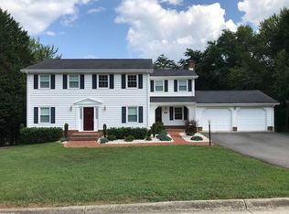 6250 Fairway Forest Dr, Roanoke, VA 24018