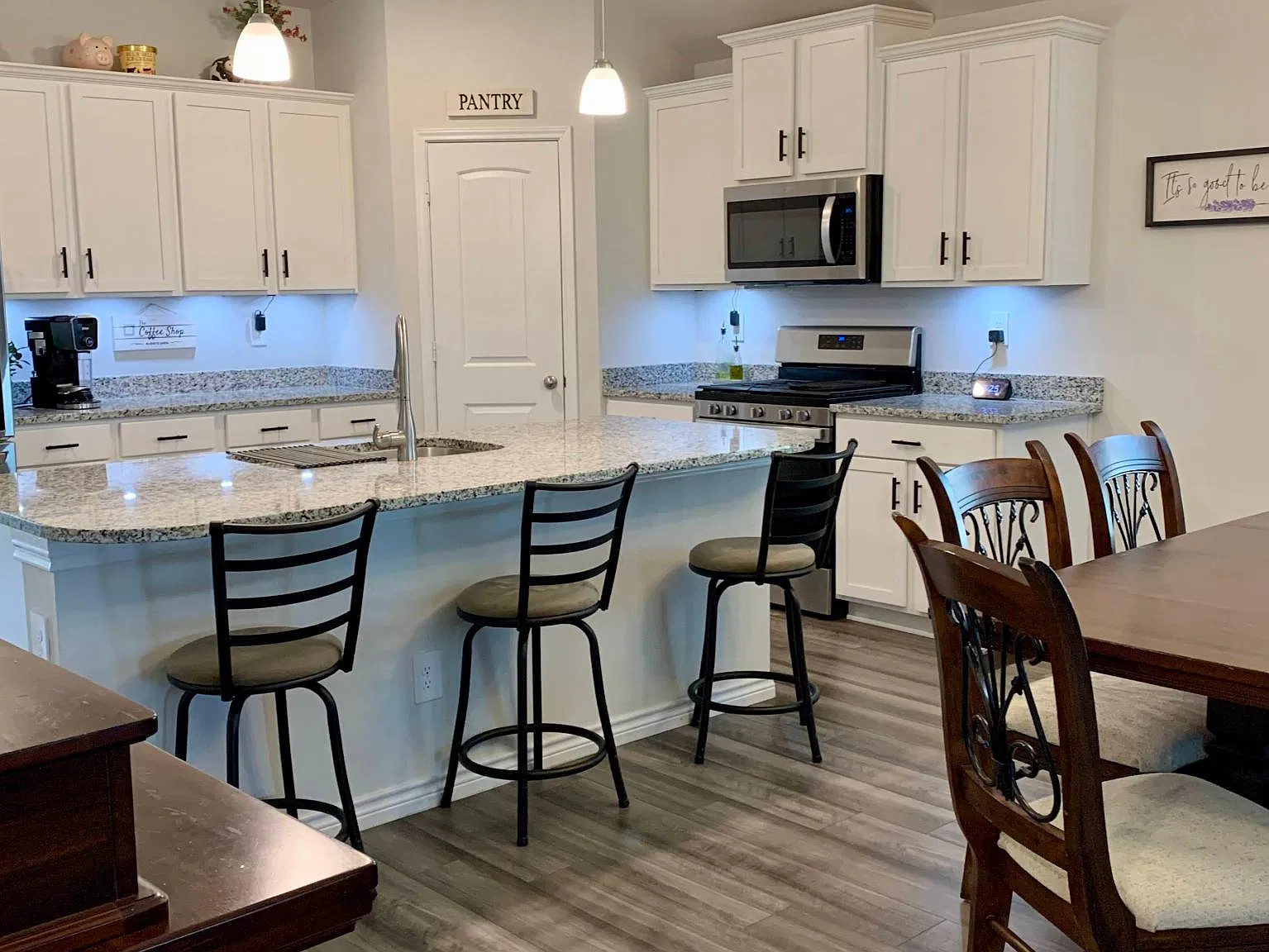 3 bed, 1783 sqft, $2,299 — Photo 2