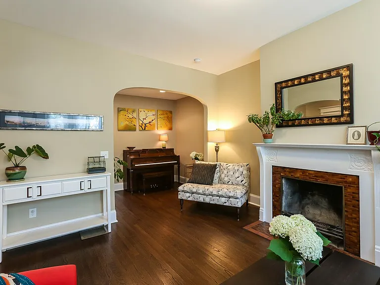 890 Goodrich Ave — Photo 3