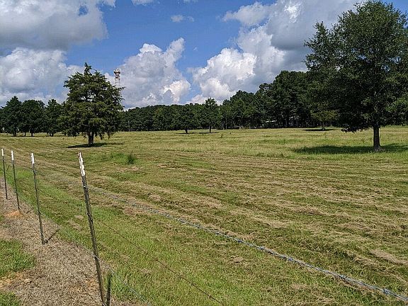 Approx 50 acres aredivided pasture
