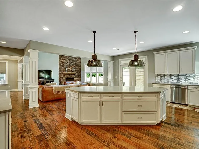 633 Leland Pkwy — Photo 16