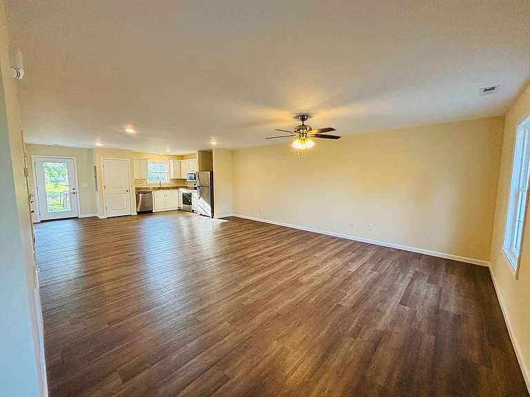 175 Craig St — Photo 4