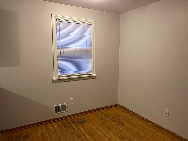 214 E Spruce St — Photo 21