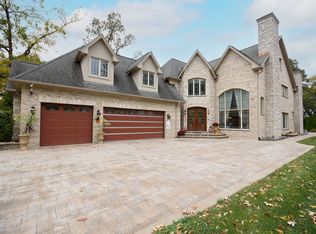 11226 Hiawatha Ln, Indian Head Park, IL 60525