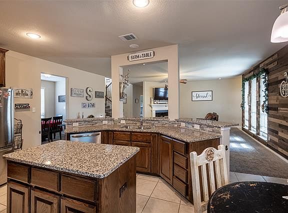4th image of 1315 Crescent Cove Dr
