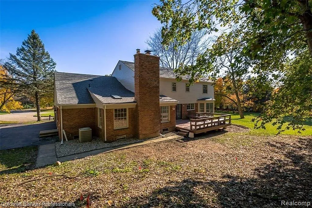 4 bed, 2.5 bath, 3331 sqft, $5,500 — Photo 3