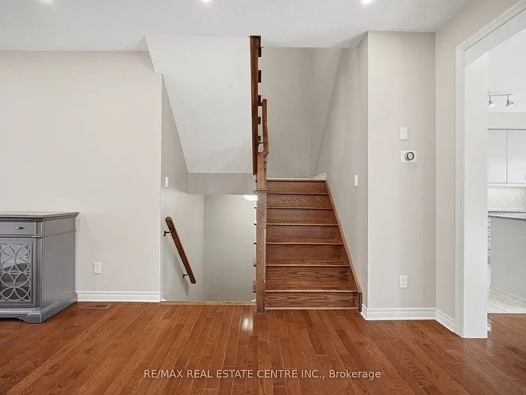 366 Hobbs Cres — Photo 24