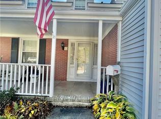 10 Squantum St, Cranston, RI 02920