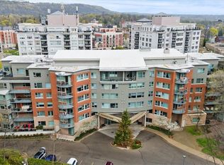 77 Governors Rd #602, Hamilton, ON L9H7N8