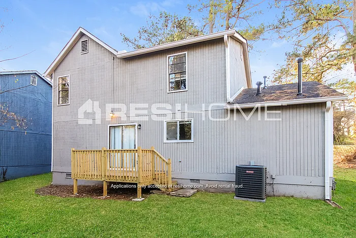 915 Mainstreet Lake Dr — Photo 14