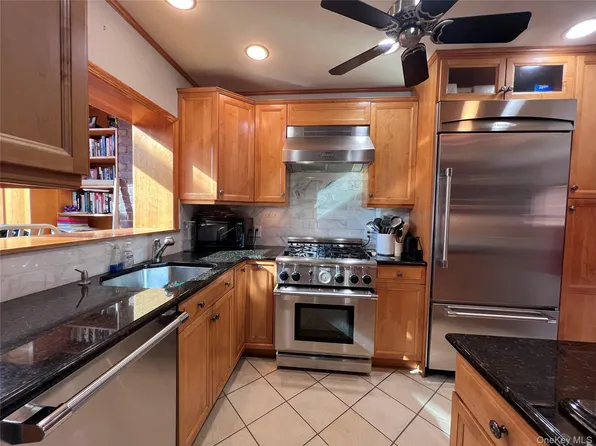 2561 Eastchester Road, Bronx, NY 10469
