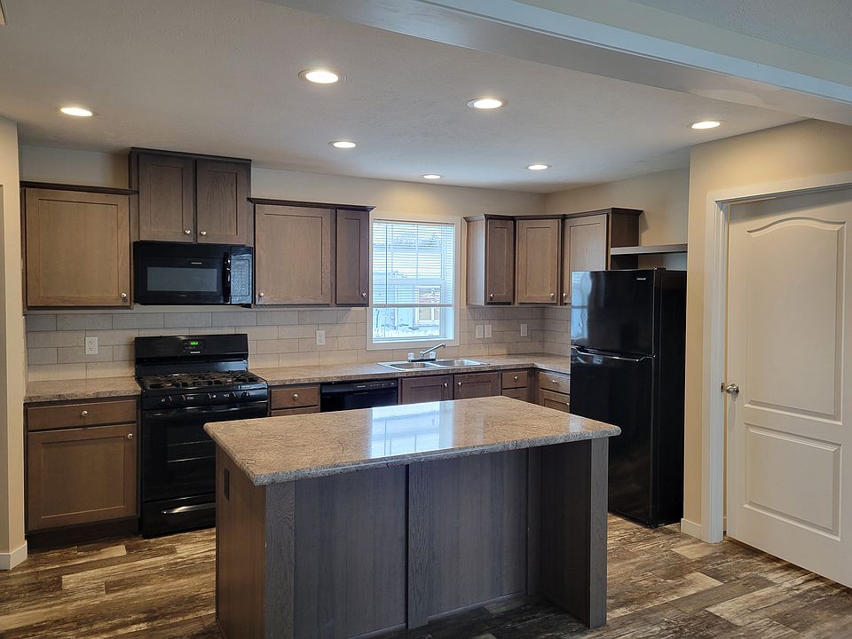 1st image of 27 Mockingbird Dr