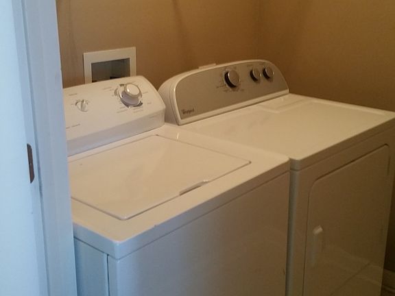 Walk-in laundry room with washer and dryer included with ren