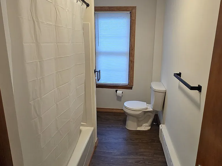 325 W Spring St — Photo 13