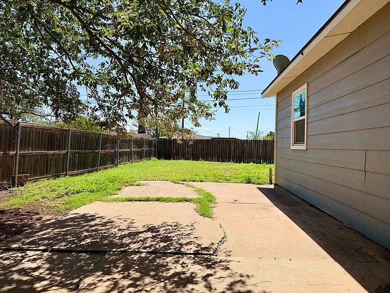 609 Howard Dr — Photo 17