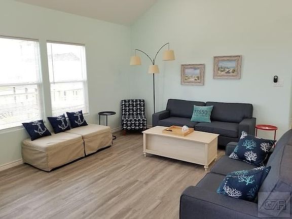 4th image of 985 Gordon Dr