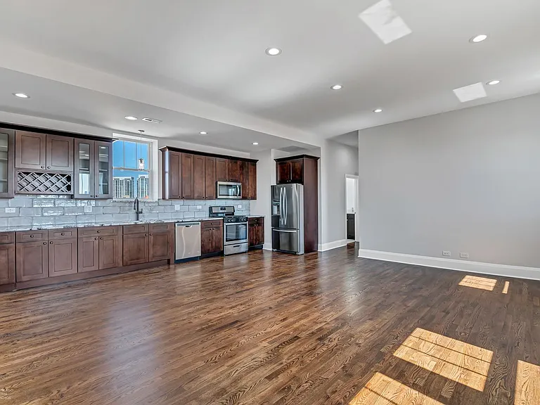 2100 N Halsted — Photo 18