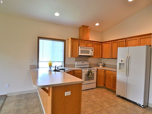 5th image of 3812 NE 98th St