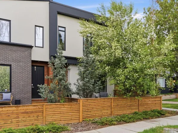 1707 N 33rd Ave SW #1, Calgary, AB T2T 1Z7