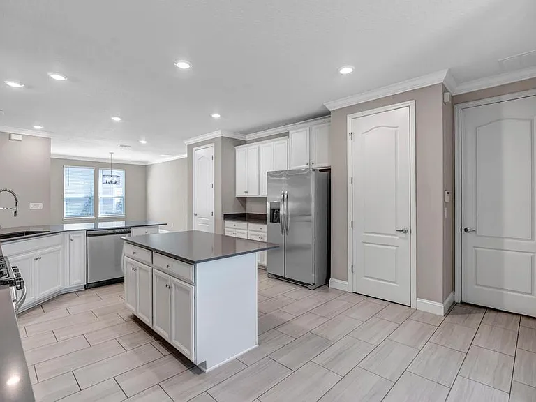 275 Renwick Pkwy — Photo 1