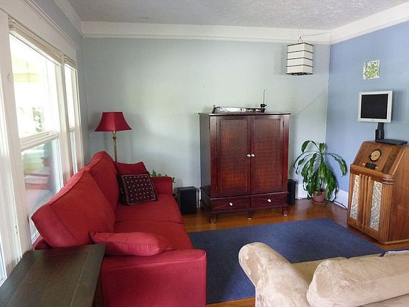 Entrance / living room