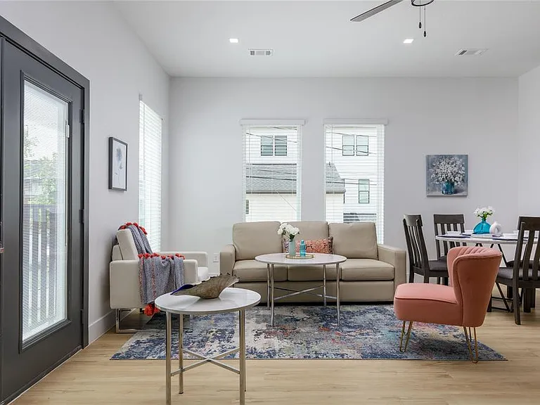 2801 Weisenberger St #101 — Photo 10