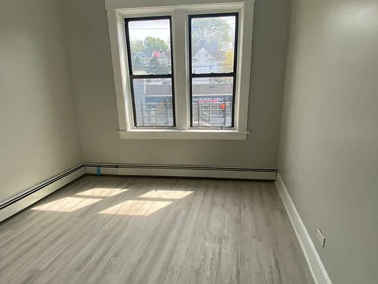 33 Tuckahoe Rd #2F — Photo 4