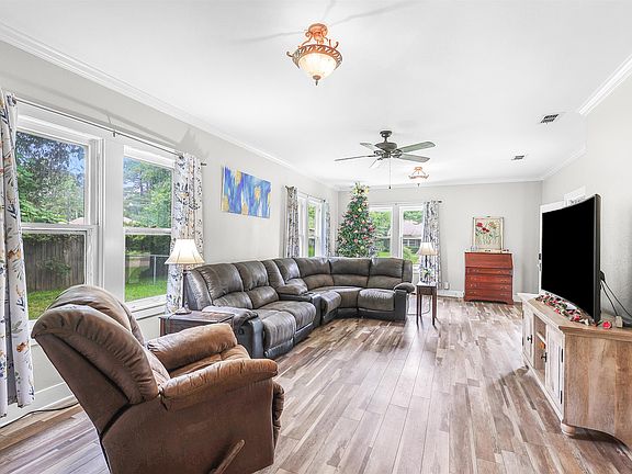 5th image of 604 N Bledsoe St
