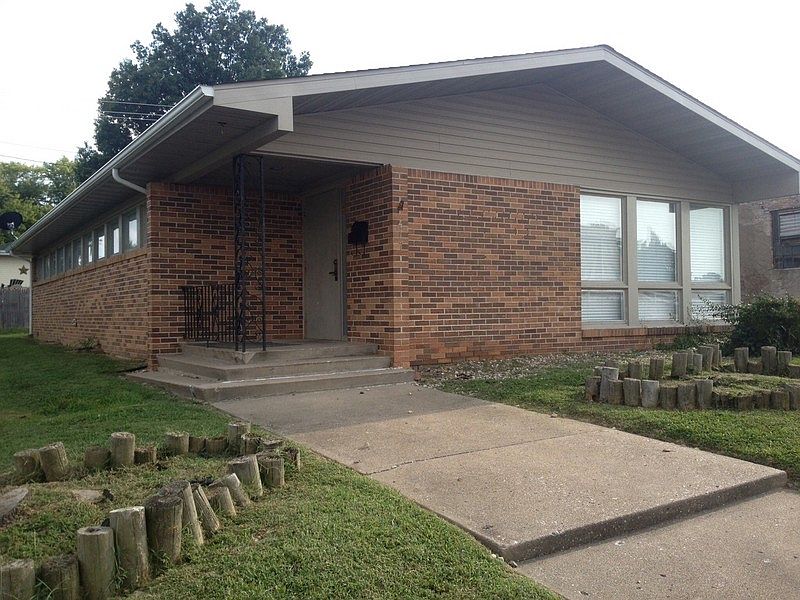 1st image of 417 E Broadway Blvd