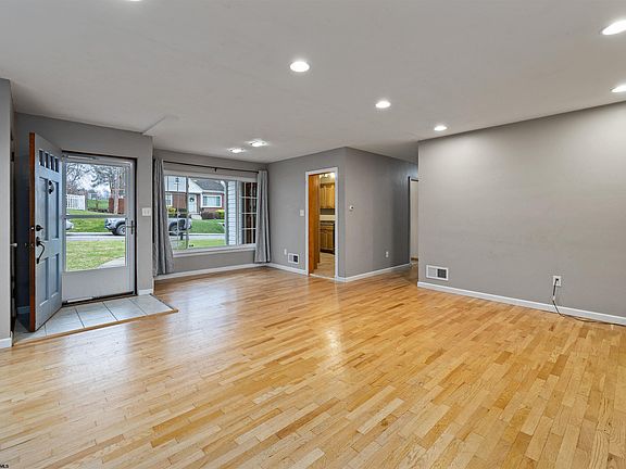 3rd image of 315 Pennsylvania Ave