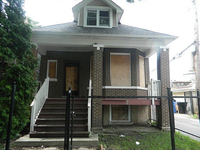 1st image of 5023 W Wabansia Ave