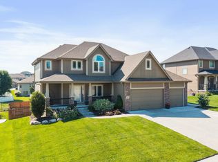 6829 Park Crest Dr, Papillion, NE 68046