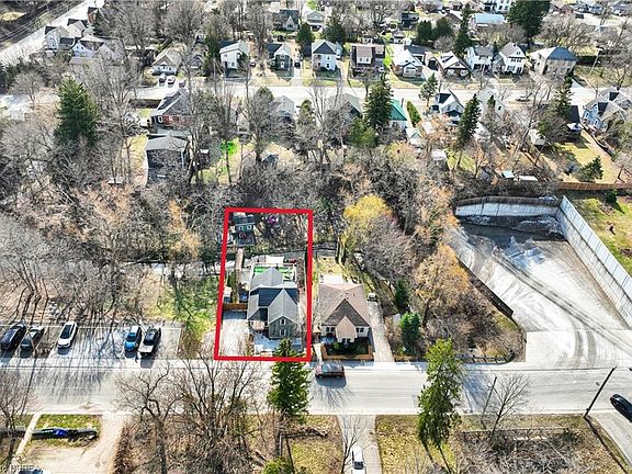 2nd image of 28 Church St W