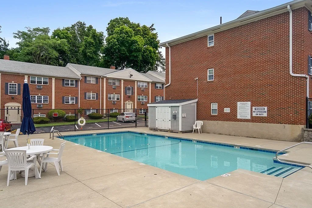 2 bed, 856 sqft, $2,450 — Photo 1