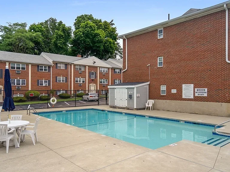 25 Arlington Rd #3-6 — Photo 1