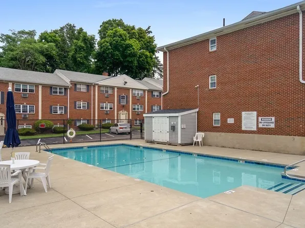 25 Arlington Rd APT 3-6, Woburn, MA 01801