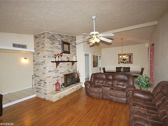 3rd image of 5089 Roberts Dr