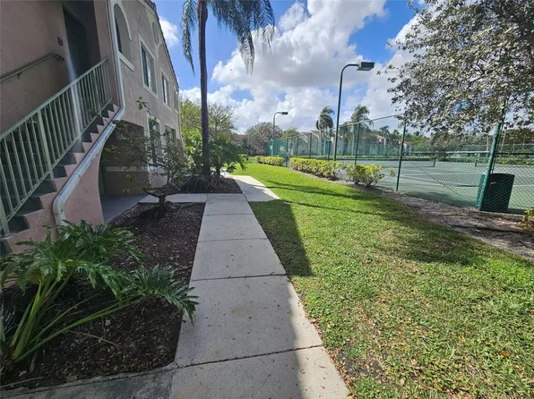 12172 Saint Andrews Pl APT 111, Hollywood, FL 33025