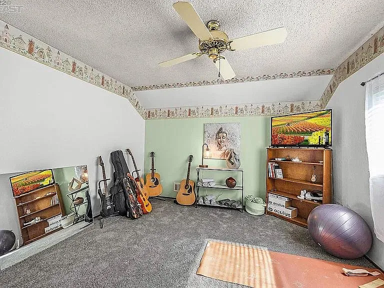 1375 Michelle Ave — Photo 24