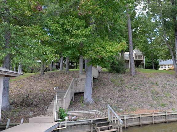 4th image of 201 Pinewood Dr