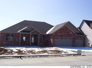 124 Meridian Oaks Dr, Glen Carbon, IL 62034