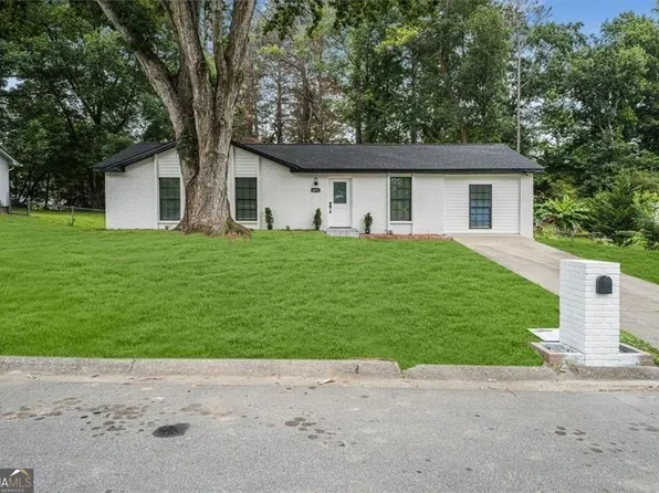 6073 Fieldcrest Dr, Morrow, GA 30260