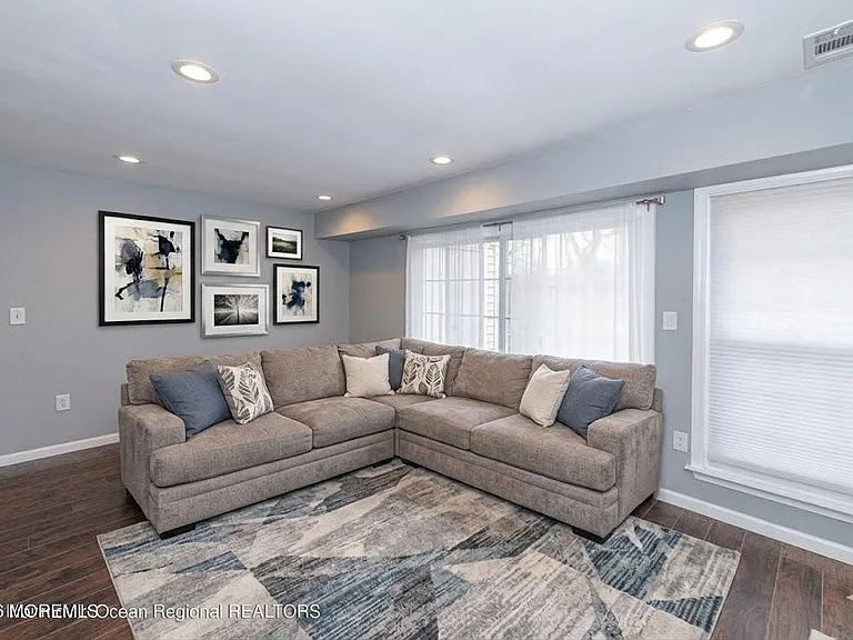 25 Duncan Way — Photo 5