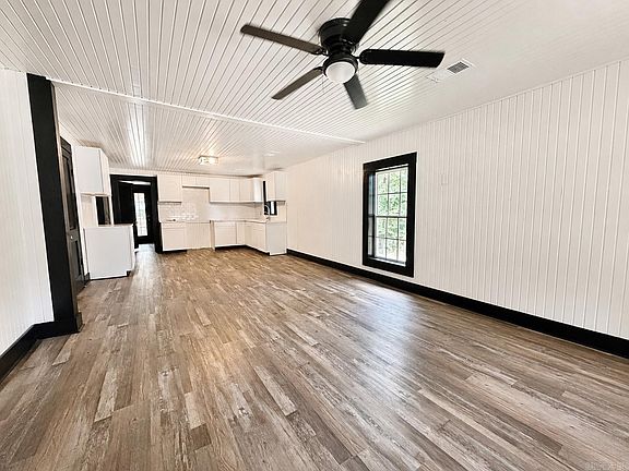 5th image of 3097 Central Rd