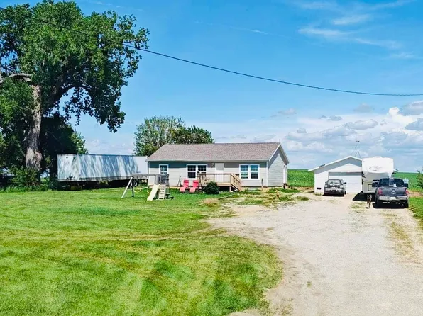 10702 G Ave, Aplington, IA 50604