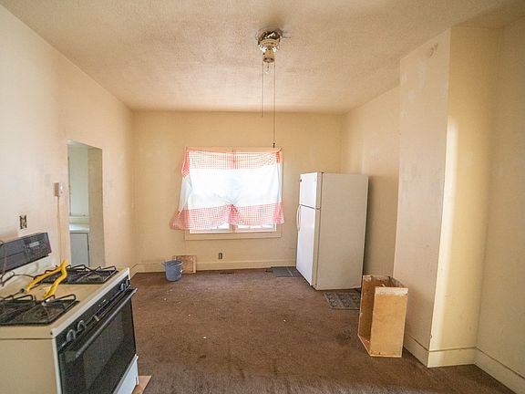 4th image of 442 Montrose St