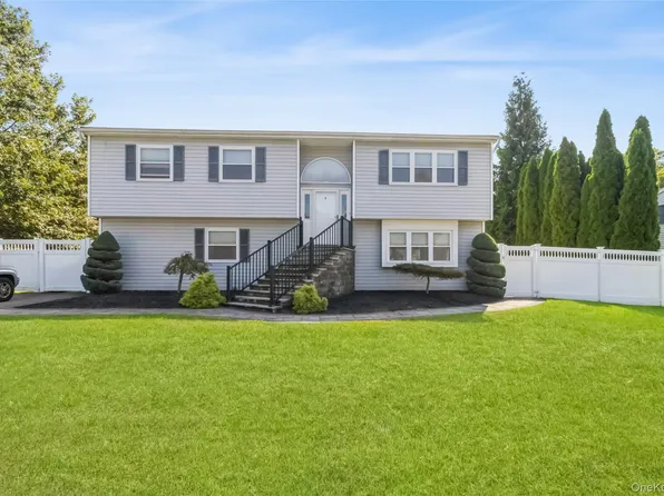 4 Monarch Avenue, Selden, NY 11784