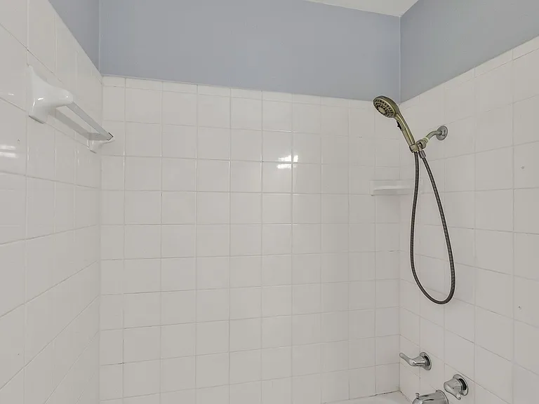 716 Melrose Dr — Photo 14