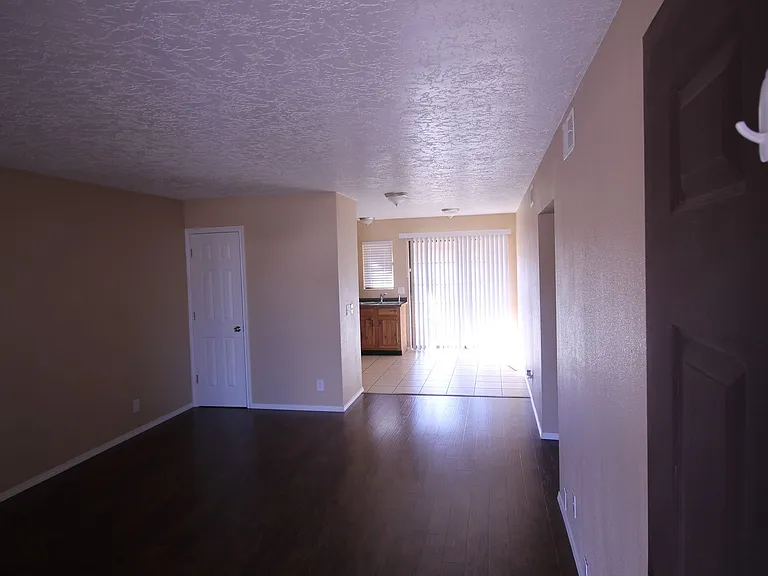1004 Mockingbird Ln — Photo 4