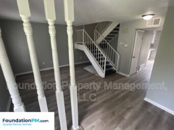 5th image of 992 University St